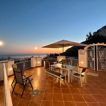Infinity Experience Casa Vacanza Incantevole Con Terrazzo Scala Zewnętrze zdjęcie