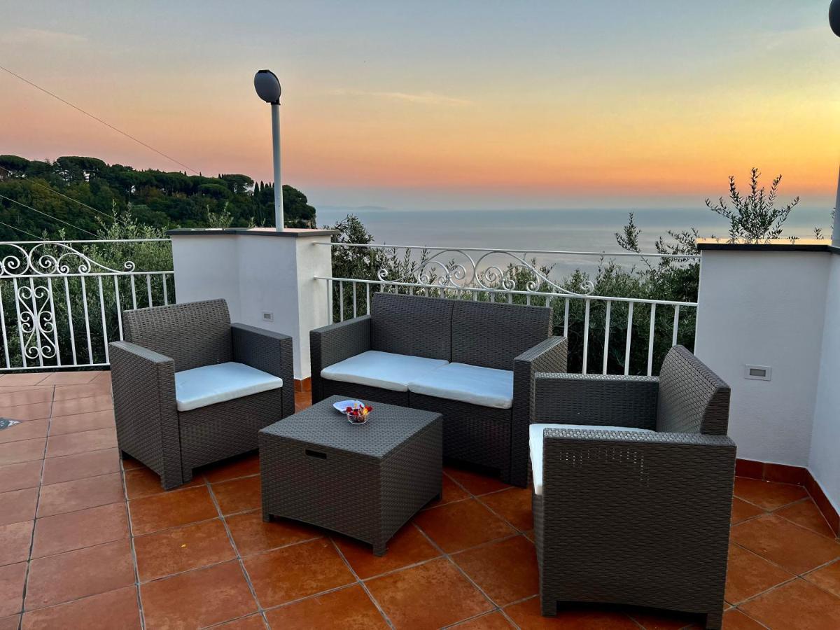Infinity Experience Casa Vacanza Incantevole Con Terrazzo Scala Zewnętrze zdjęcie